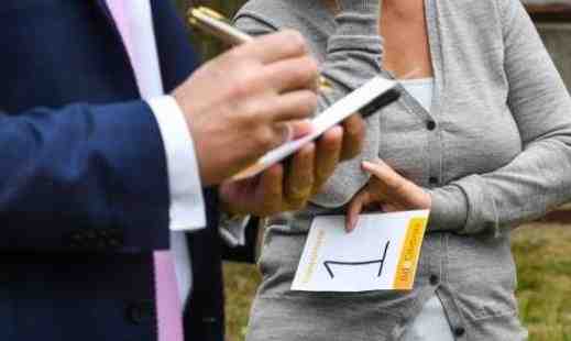 疫情过后，经济紧张，澳洲人年薪多少才可以买房？