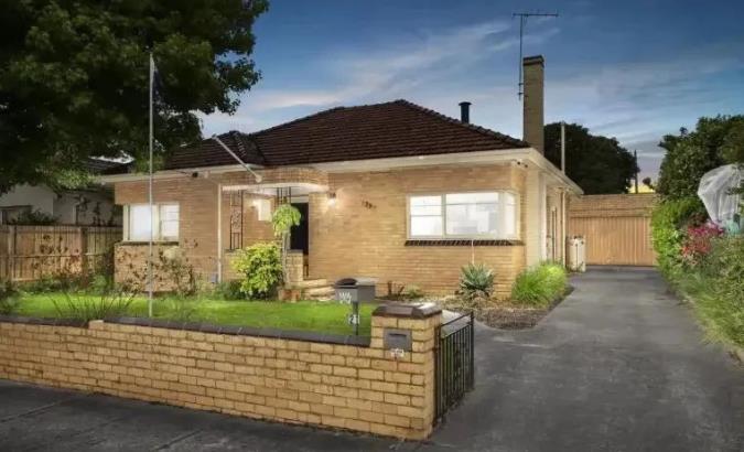 目前澳洲房市平稳！上周，墨尔本别墅拍卖超出保留价30.6万澳元！