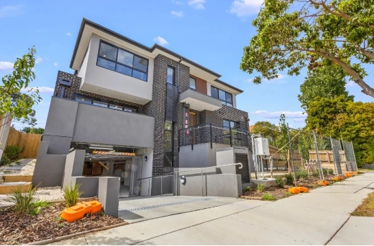 【澳洲·项目】Doncaster East学区别墅｜面面俱到，彰显精艺